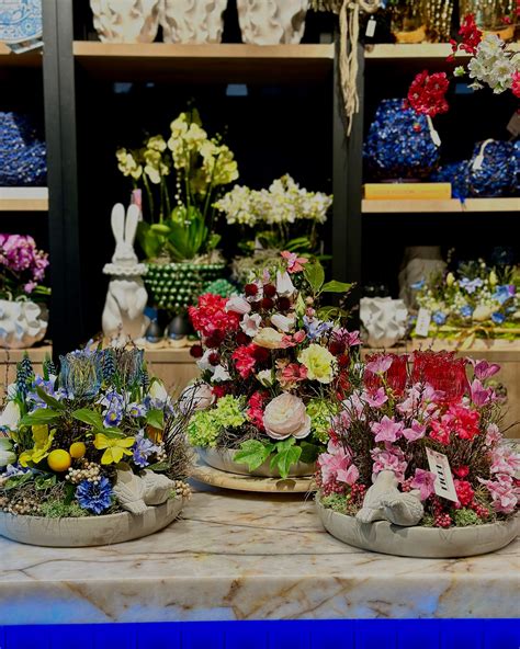 Príklady rôznych jarných aranžmánov s rôznymi doplnkami