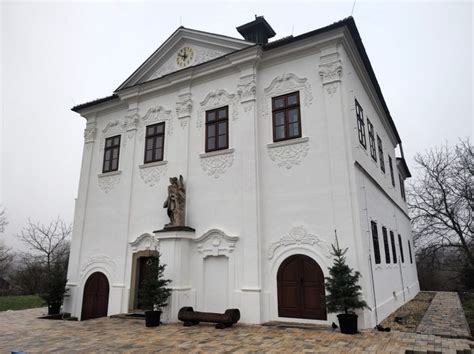 Historický kaštieľ uprostred arboréta