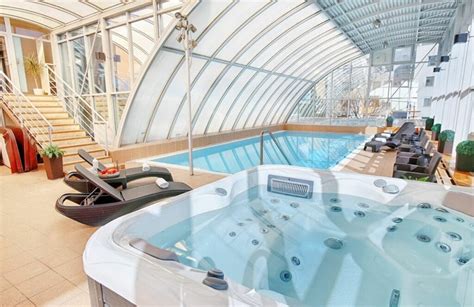 Wellness centrum a vnútorný bazén hotela