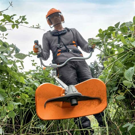 Rozdiel medzi krovinorezom a vyžínačom