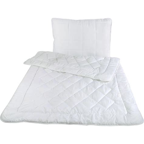 set vankúša a paplóna s výťažkami Aloe Vera na posteli