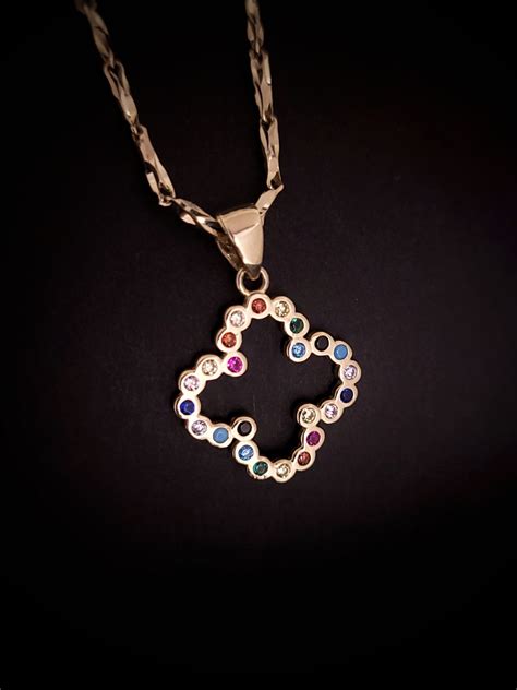 Rez svíbu s farebnými konármi