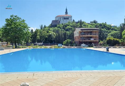 Kúpalisko na Sihoti v Nitre s výhľadom na hrad