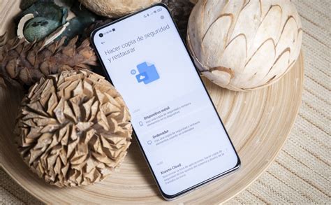 Ilustrácia mobilného telefónu s otvorenou stránkou online kvetinárstva