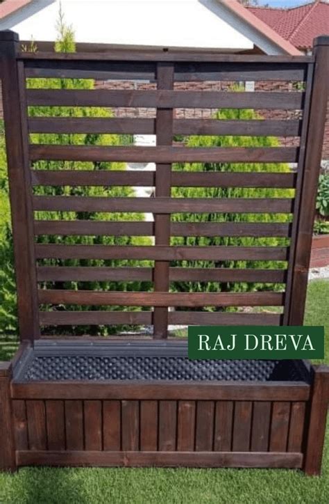 Záhradné kvetináče a rastliny