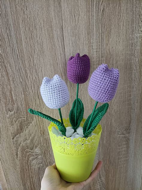 Háčkované tulipány v rôznych farbách