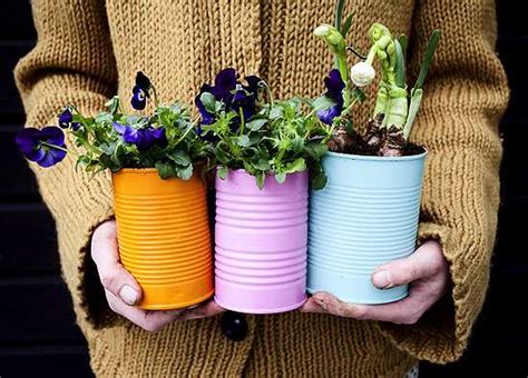 DIY kvetináče z recyklovaných materiálov