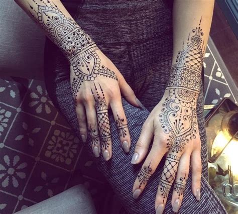 Rôzne motívy tetovania hennou (Mehndi)