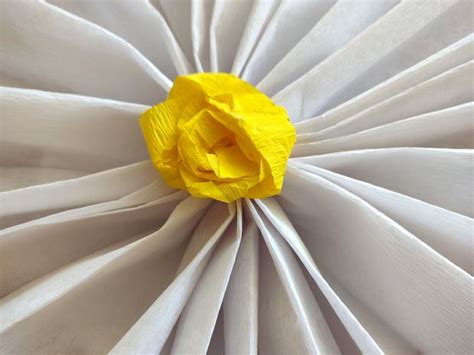 Stred kvetu z krepového papiera