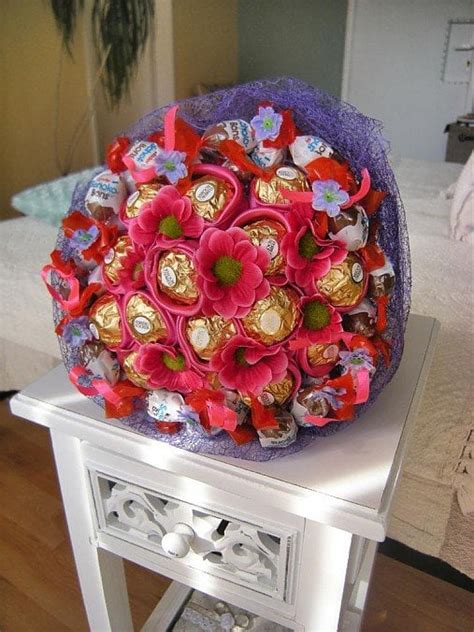 Kytica zo sladkostí a bankoviek