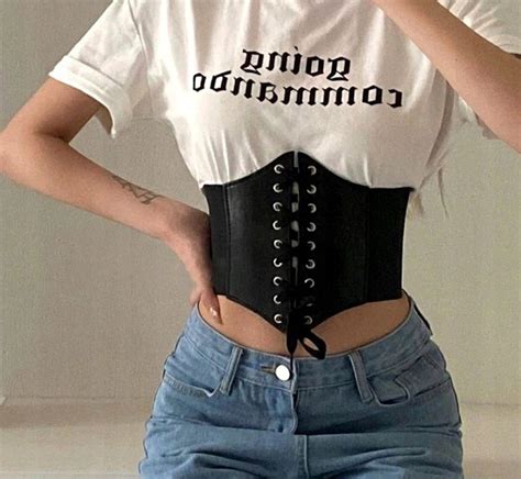 Dámske korzetové topy v rôznych outfitoch