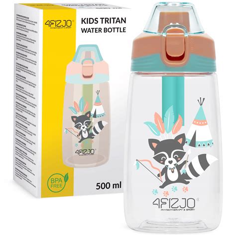 Dieťa prelieva vodu do krhličky