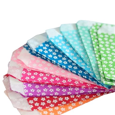 Rôzne farby kvetov japonských veterníc (ružová, biela, svetlofialová)