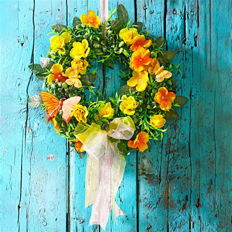 Rozkvitnuté žlté kvety štrkáča menšieho