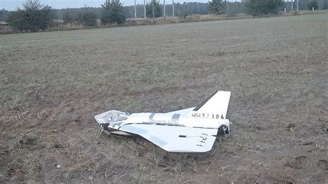 Zostrelený dron Gerbera, ukazujúci penové telo a vnútornú preglejkovú štruktúru