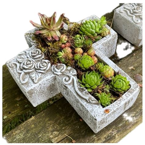 ukážka kvetináčov na hrob