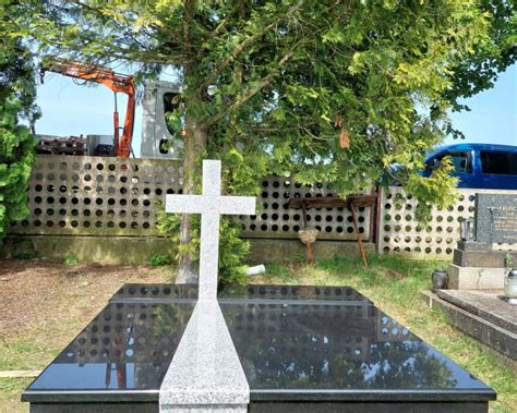 Galéria rôznych typov náhrobných kameňov a pomníkov