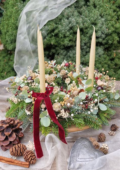Upevnenie sviečok na adventný veniec