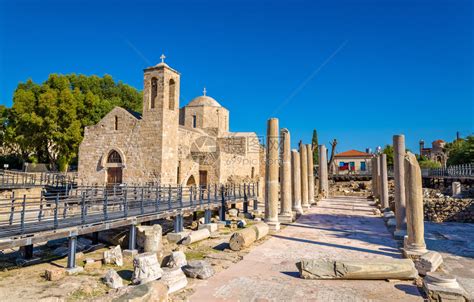 Pobrežie a prístav Paphos