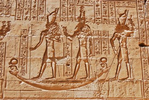 Staroveký egyptský reliéf s Nilským krížom