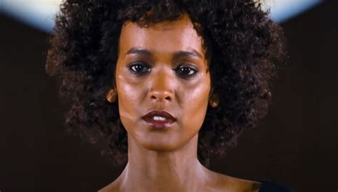 Liyu Kebede vo filme Púštny kvet