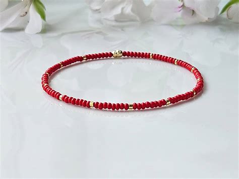 Červený náramok ako ochrana pred urieknutím