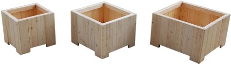 Rôzne typy a tvary drevených kvetináčov