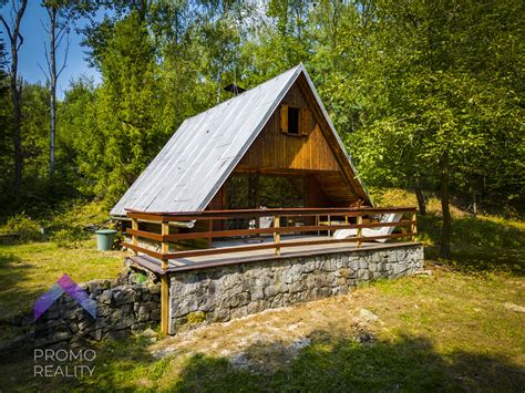 Biela záhrada pri vodnej nádrži
