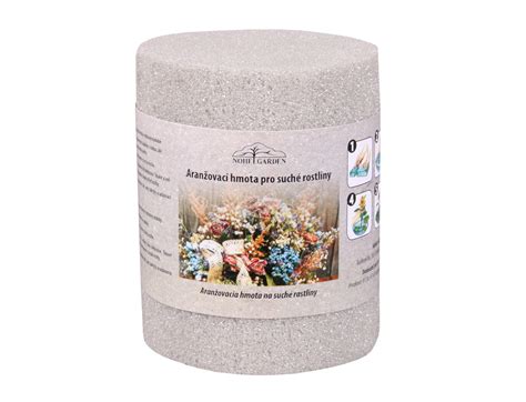 Aranžovacia hmota pripravená na vloženie do krabice