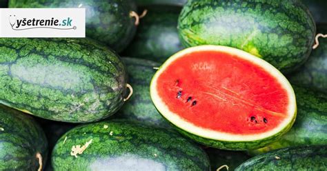 Zrelý melón s charakteristickou stopkou