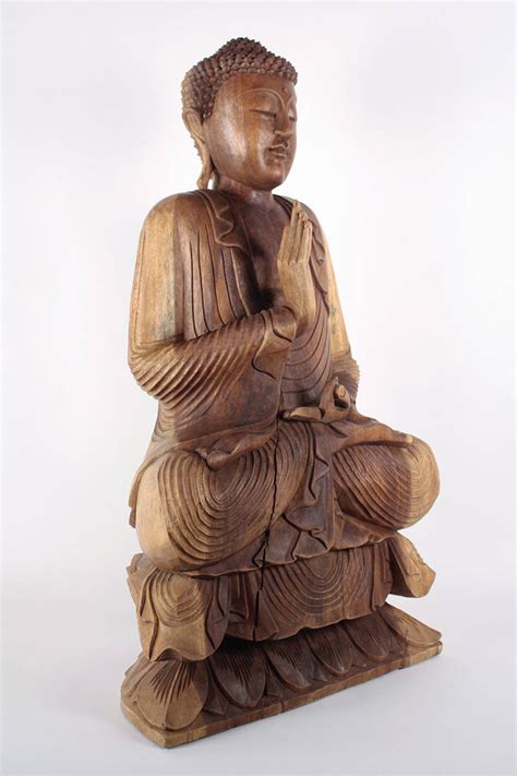 Buddha sediaci na lotosovom kvete