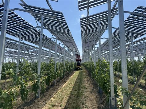 Agrivoltaický systém: panely nad poľnohospodárskou pôdou