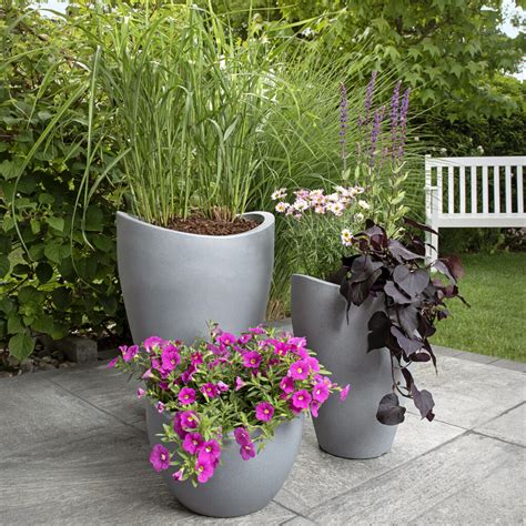 Kvetináč Wave Globe Scheurich v rôznych farbách