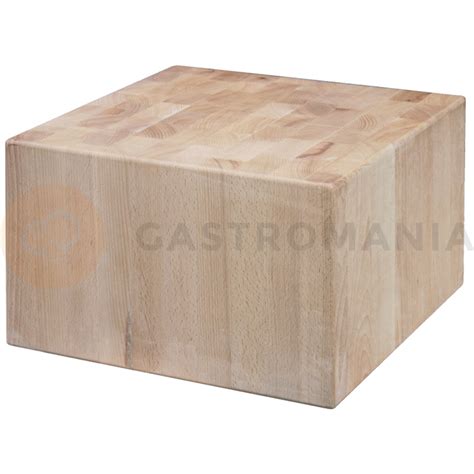 drevený klát s hubami