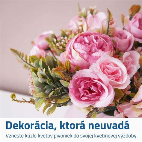 Ružové kvety mandle po jarnom reze