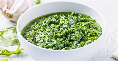 bazalkové pesto