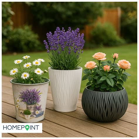 Rôzne typy kvetináčov na balkóne