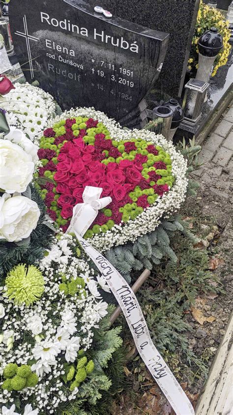 Ukážky pohrebných vencov a kvetinových krížov