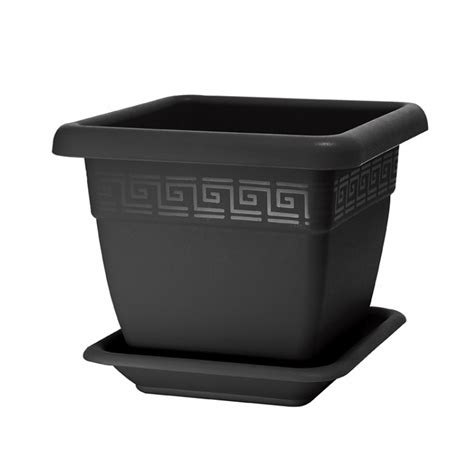 Plastový hranatý kvetináč s bylinkami na parapete
