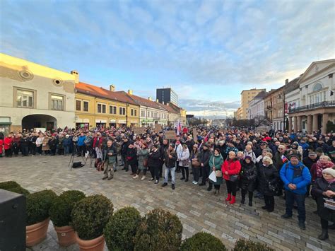 Protest proti vojne s kvetmi
