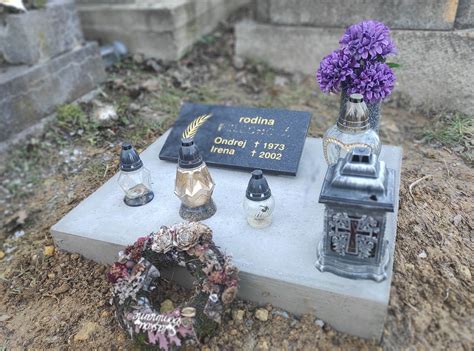 Fotografia kolumbária s ukážkou epitafných dosiek
