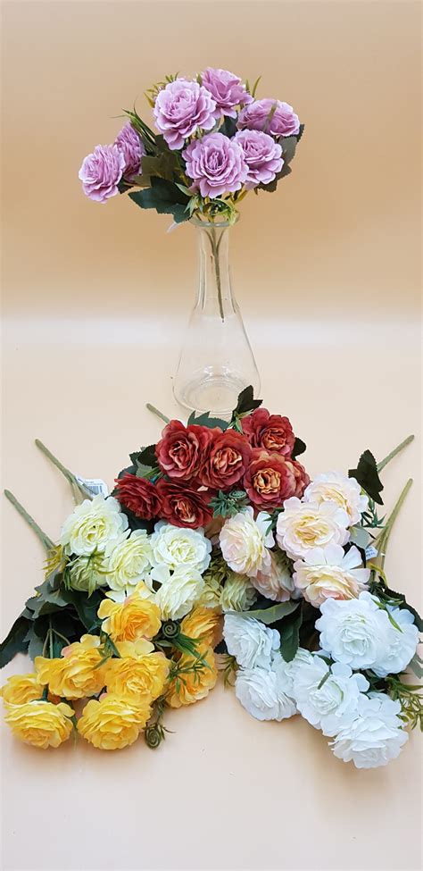 Ukážka umelých kvetov a vencov