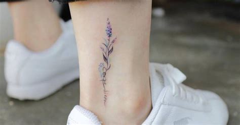 Tetovanie levandule na kľúčnej kosti