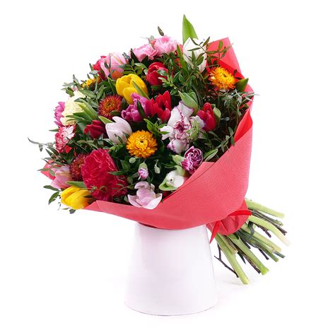 rozmanité kytice kvetov