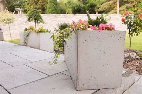 betónový kvetináč