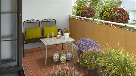 Balkón s kvetináčmi na držiakoch