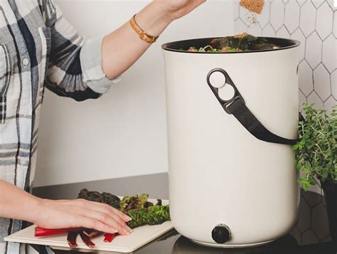 Kompostér s organickým odpadom