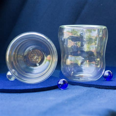 schematické znázornenie delenia buniek v spojení s kvetom života