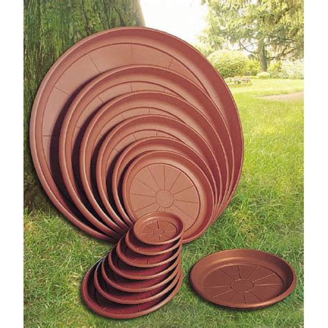 Okrúhla podložka pod kvetináč v interiéri