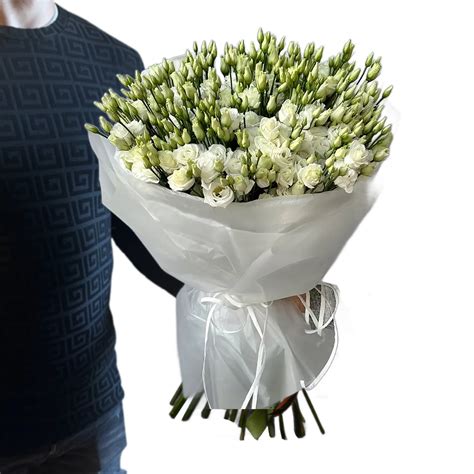 Biela a bledoružová kytica